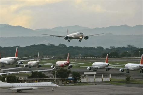 Naia suspends operations due to lightning red alert .